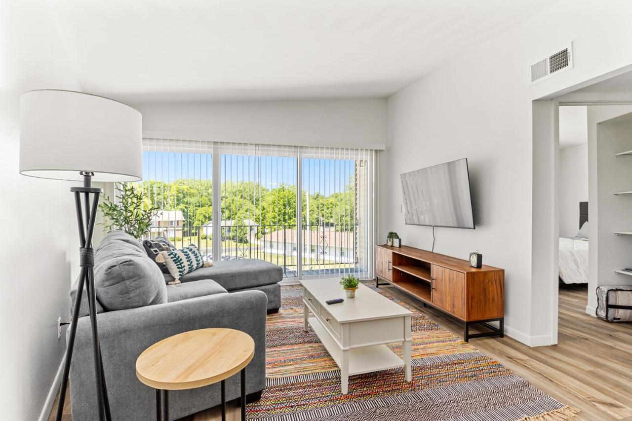 The Concord Place Peoria Room photo